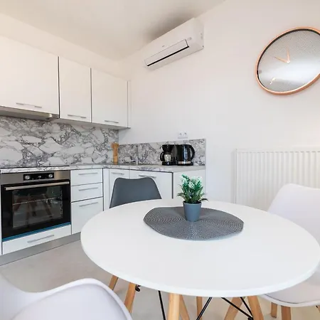 Vjeko Apartment *